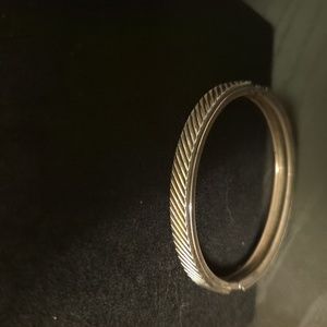 Hinged bracelet